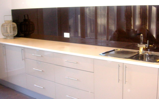 Kitchen glass splashback by Dynamic Glass Melbourne