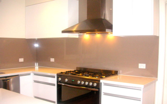 Kitchen glass splashback by Dynamic Glass Melbourne