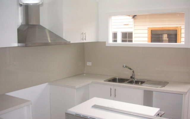 Kitchen glass splashback by Dynamic Glass Melbourne